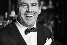 'Emplastro' como nunca o viu numa campanha publicitária inspirada em James Bond