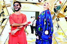 Lili Caneças partilhou esta foto nas redes sociais, em que surge muito bem-disposta ao lado de Rui Pêgo. O radialista é um dos concorrentes do programa ‘A Tua Cara Não Me É Estranha’ 