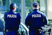 Jovem apanhado com arsenal de armas condenado a pena de multa 