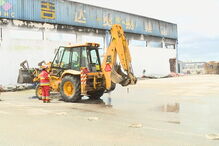  Incêndio em armazém em Porto Alto mobiliza quase meia centena de bombeiros