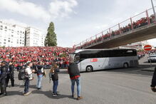 Adeptos fazem a festa antes do jogo entre Benfica e Santa Clara