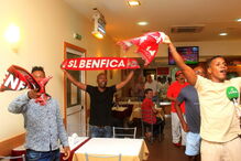 Adeptos comemoram título benfiquista em Luanda