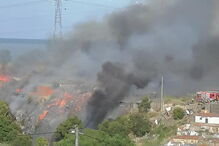 Incêndio consome zona de mato em Sacavém