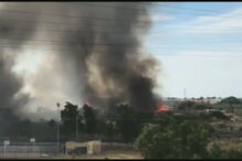 Incêndio de grandes dimensões consome zona de mato e causa pânico em Sacavém