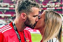 Rafa e Cláudia Silva beijam-se