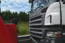 Colisão entre dois carros e um camião faz um ferido grave na Maia