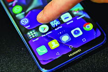 Smartphones já existentes vão continuar a aceder à loja Google Play mas não receberão novas versões do Android 