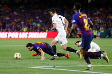 Valência, de Gonçalo Guedes, derrota Barcelona e conquista Taça do Rei em Espanha