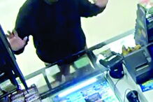 Funcionário de loja tinha uma arma maior do que a do ladrão 