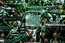 Adeptos celebram no Estádio de Alvalade