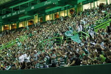 Adeptos celebram no Estádio de Alvalade