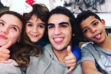 Katia Aveiro com os filhos