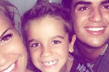 Katia Aveiro com os filhos