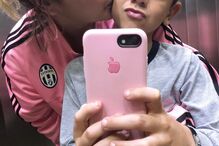 Katia Aveiro com os filhos