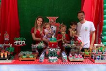 Margarida Neuparth com Adrien Silva e os filhos