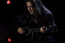 Paulo Battista a imitar Ana Carolina.jpg