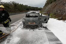 Carro ficou destruído.jpg