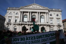 Bruno Fernandes levanta a Taça de Portugal e deixa adeptos leoninos ao rubro