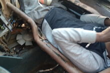 Os três jovens foram encontrados em condições perigosas numa tentativa desesperada de chegar à Europa.