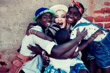 Madonna com Mercy e David.jpg