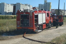 Incêndio consome zona de mato nas Olaias, em Lisboa