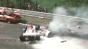 Vídeo mostra acidente que quase matou Niki Lauda durante corrida da Fórmula 1