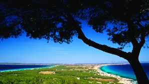 Formentera: tesouro de areia dourada e do mais cristalino azul