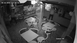 Gang de encapuzados filmado a assaltar café em Barcelos