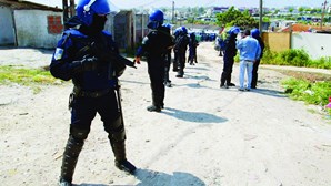 Cinco mil polícias recusam entrar em bairros problemáticos