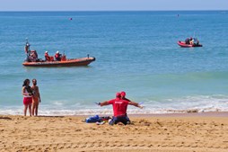 Época balnear arrancou em 35 praias do Algarve