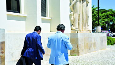 Ex-chefe da PSP julgado por vender TV pirata