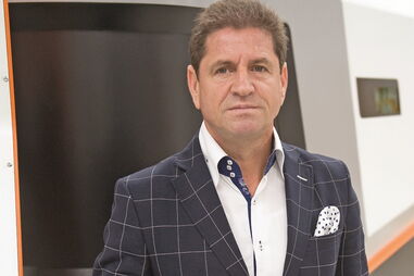 Manuel Martins é um empresário que conseguiu deixar um buraco de dez milhões