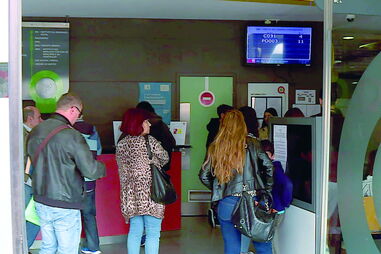 Muitos passam horas à espera na Loja de Cidadão das Laranjeiras