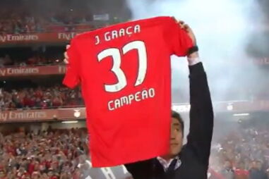  Bruno Lage levanta camisola com referência a Jaime Graça