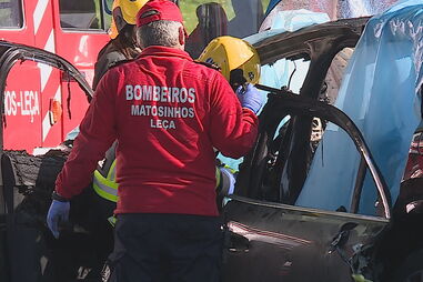 Morreu o condutor do Porsche que colidiu com a ponte móvel de Leça