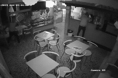 Gang de encapuzados filmado a assaltar café em Barcelos