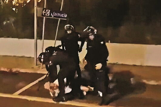 Equipa de Intervenção Rápida da PSP foi chamada à rua João de Freitas Branco 