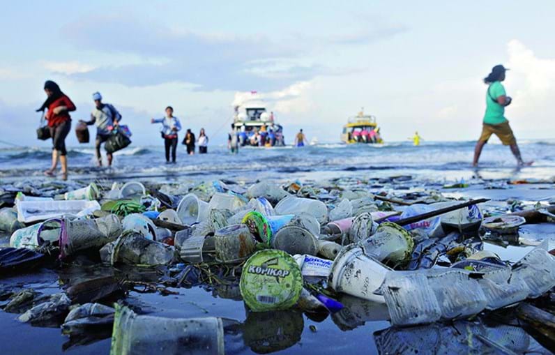 União Europeia tenta implementar medidas de redução de plásticos