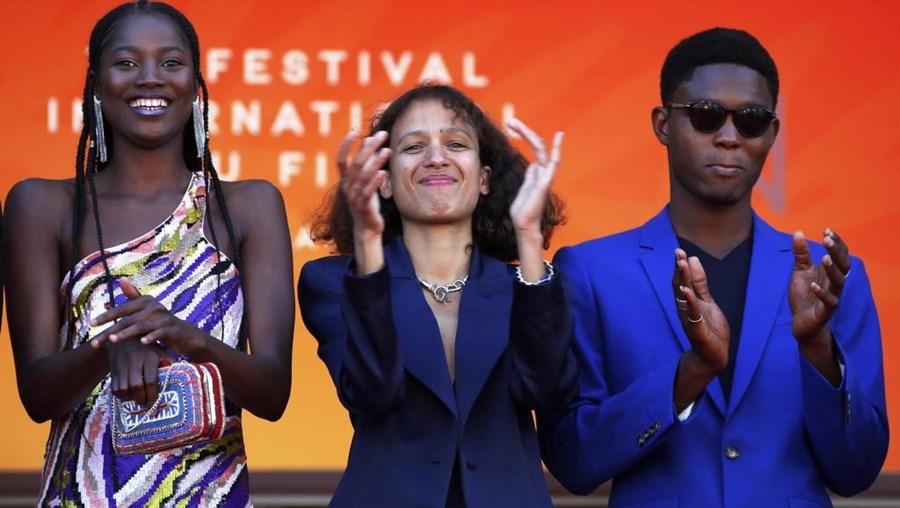 Mati Diop foi a primeira mulher negra a concorrer ao prémio 'Palma de Ouro' com o filme 'Atlântico'