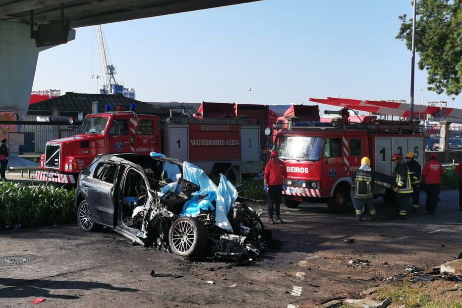 Despiste de Porsche na ponte móvel de Leça da Palmeira causa três mortos