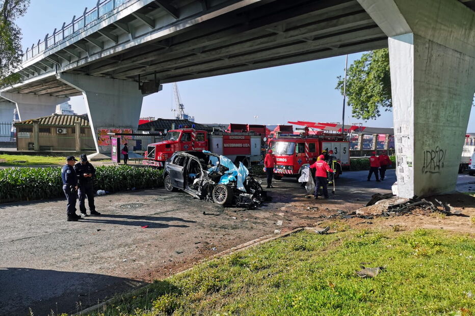 Despiste de Porsche na ponte móvel de Leça da Palmeira causa três mortos