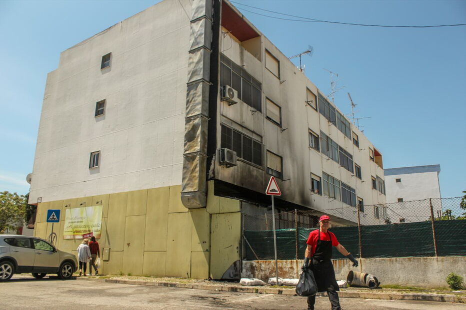 Chamas ameaçaram outros pisos do prédio