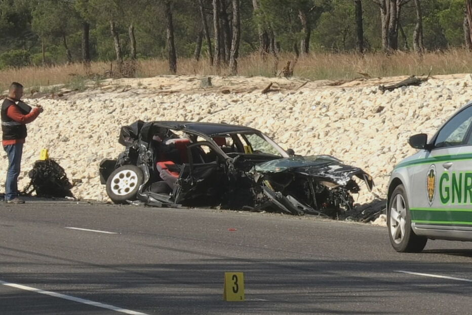 Um morto após colisão entre pesado e ligeiro em Alcácer do Sal