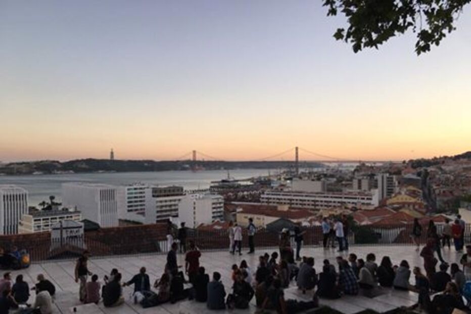 Miradouro de Santa Catarina: a nova vista da casa Madonna, a dois passos do Bairro Alto  