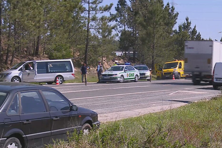 Homem morre em colisão entre mota e carro no IC2 em Leiria