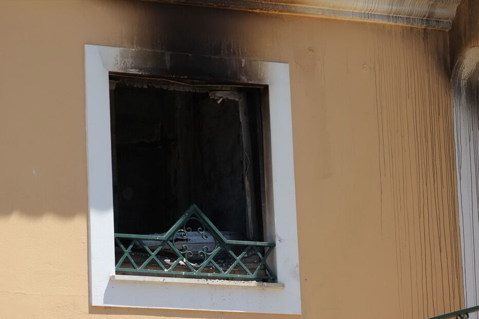 Chamas deflagraram quarta-feira à noite numa casa da urbanização de Gambelas, em Faro 