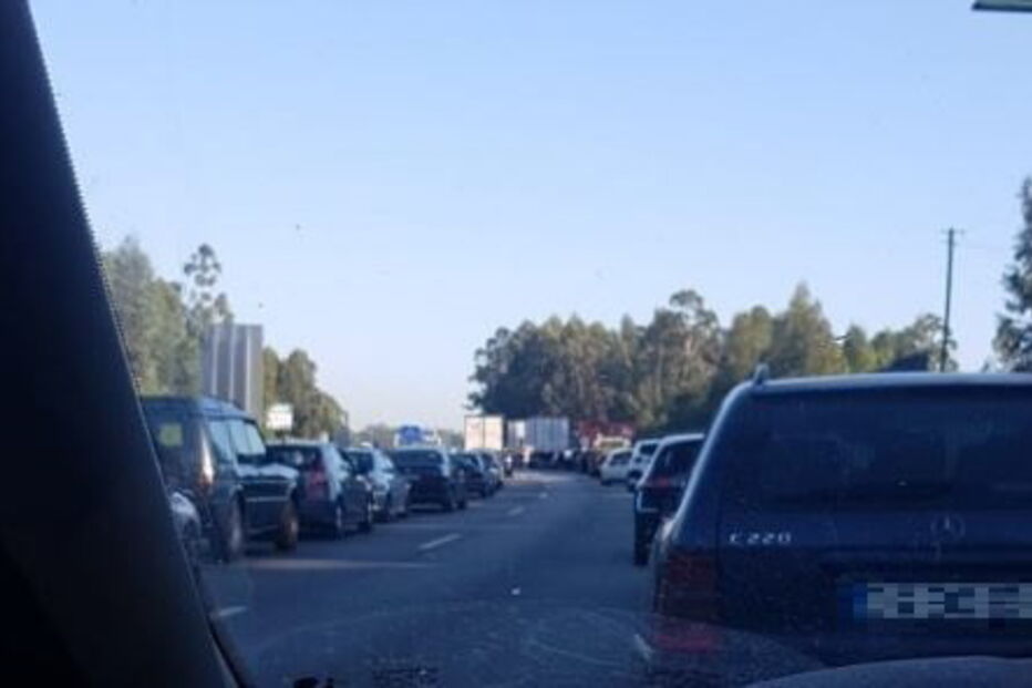 Violento acidente faz 10 feridos na A29 em Gaia. Nove carros envolvidos 