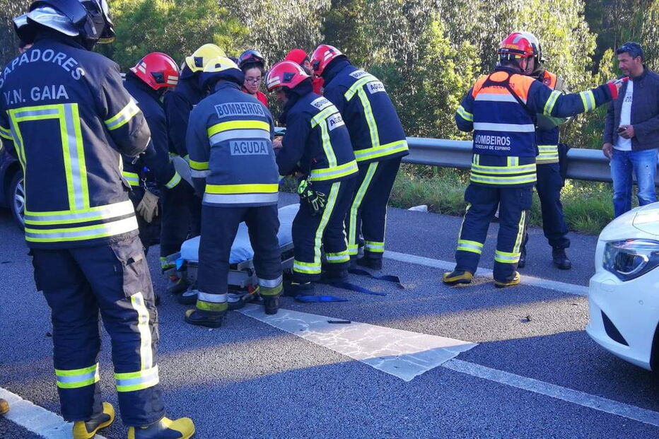 Violento acidente faz 10 feridos na A29 em Gaia. Nove carros envolvidos 