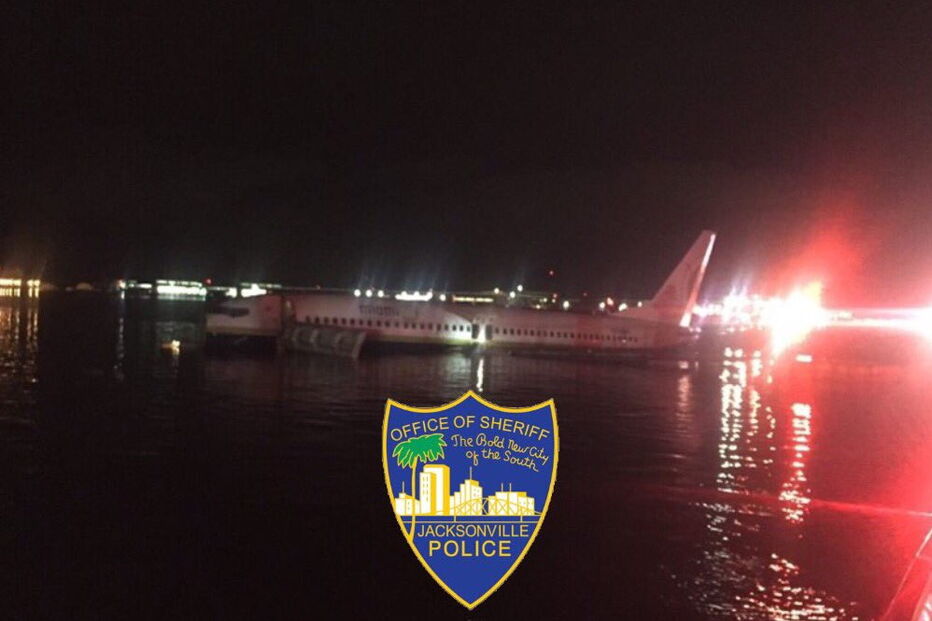 Avião comercial cai em rio nos EUA sem provocar qualquer morte