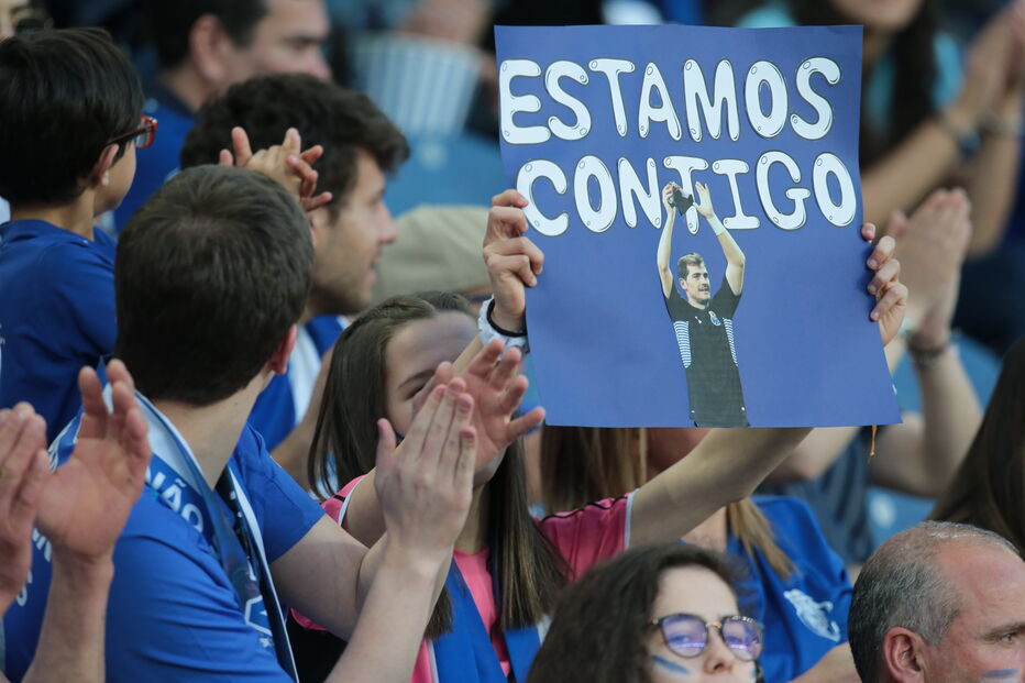 Equipa e adeptos do FC Porto deixam mensagem a Iker Casillas antes de partida no Dragão
